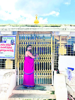 ఆలయాల మూసివేత
1