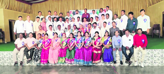 పూర్వ విద్యార్థుల ఆత్మీయ సమ్మేళనం 1