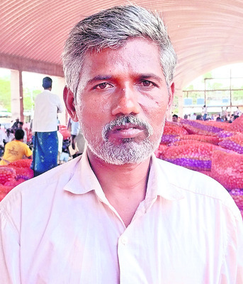 ఉల్లి ధర మరింత పతనం1