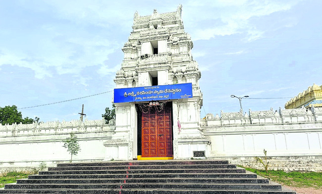గ్రహణం ఎఫెక్ట్‌.. ఆలయాలు మూసివేత2