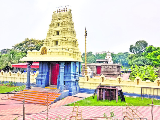 ● చంద్రగ్రహణం ఎఫెక్ట్‌ మూతపడిన ఆలయాలు5