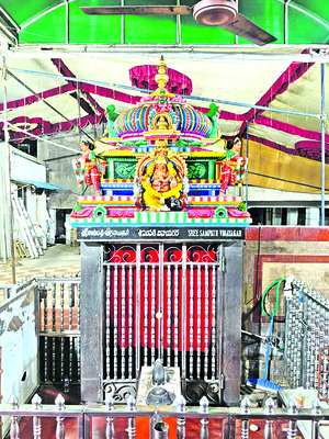 ● చంద్రగ్రహణం ఎఫెక్ట్‌ మూతపడిన ఆలయాలు2