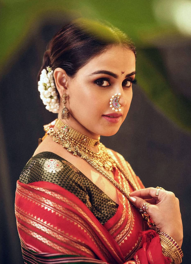 Genelia Deshmukhs chanderi lehenga with a Kalamkari dupatta hand painted over 25 days11