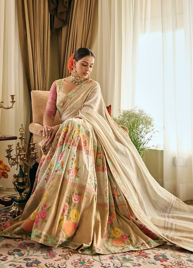Genelia Deshmukhs chanderi lehenga with a Kalamkari dupatta hand painted over 25 days10