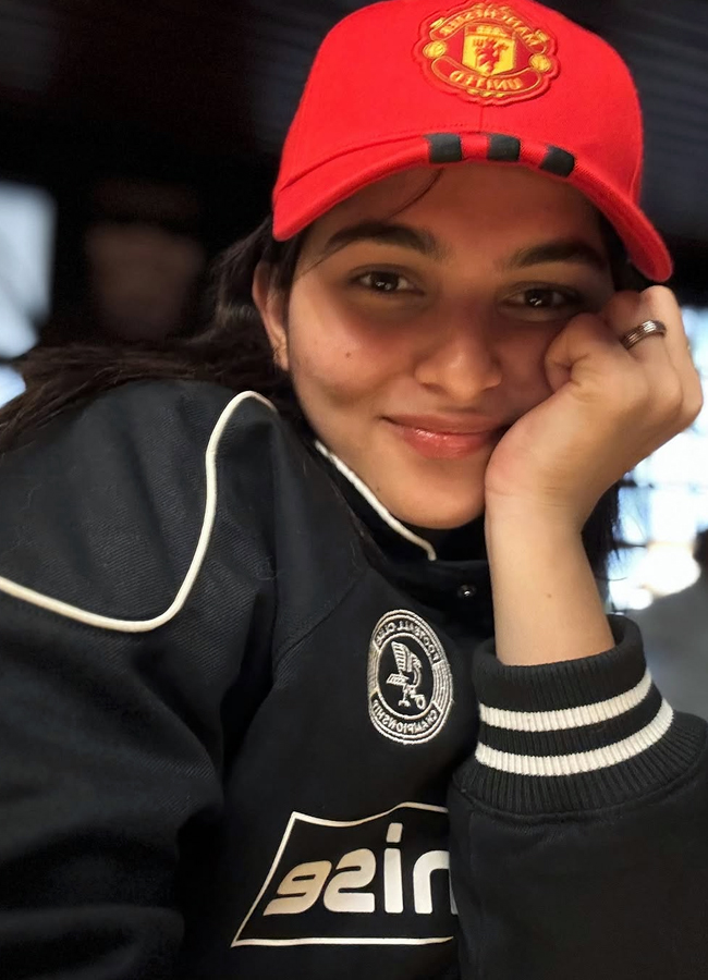 'Dragon' Movie Beauty Kayadu Lohar Nepal Trip (Photos)5