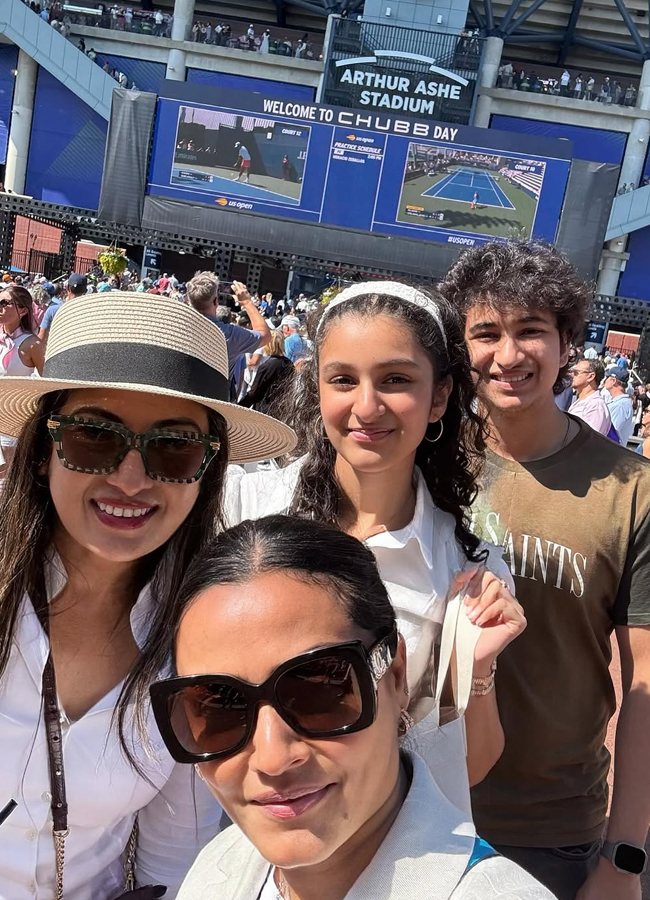hero Mahesh's family enjoying their US tour (Photos)11