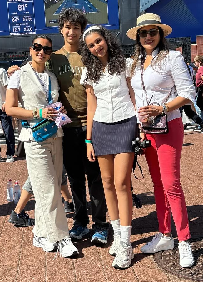 hero Mahesh's family enjoying their US tour (Photos)10