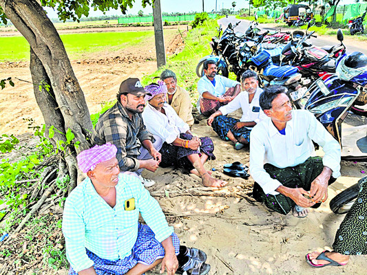 యూరియా.. ఇవ్వండయ్యా..! 1