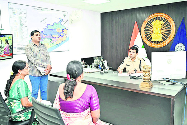 అర్జీలపై నిర్లక్ష్యం వద్దు1