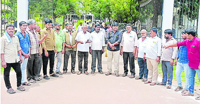 ఆటో కార్మికుల పొట్టకొట్టిన కూటమి ప్రభుత్వం1
