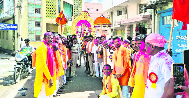 నిరక్షరాస్యత నిర్మూలనకు కృషి 1