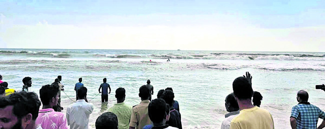 అలల్లో ఆపసోపాలు 1
