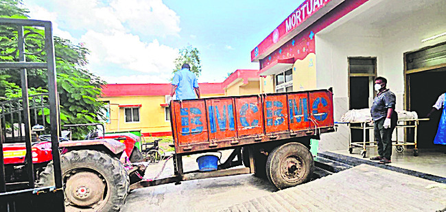 మానవత్వం చెత్తలో కలిసిన వేళ 1