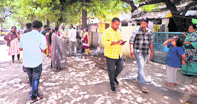 అనధికార నివాసాలపై మూకుమ్మడి దాడి 1