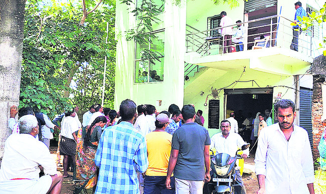 రైతుల ఆందోళన..1