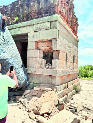 గుప్త నిధుల కోసం ఆలయంలో తవ్వకాలు1