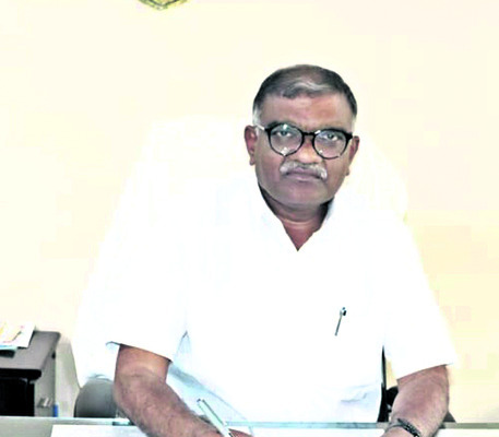 కామర్స్ విభాగం డీన్గా ప్రొఫెసర్ యాదగిరి2