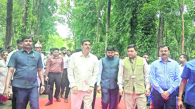 ప్రతి సమస్యకి పరిష్కారం ఉంది: గవర్నర్3