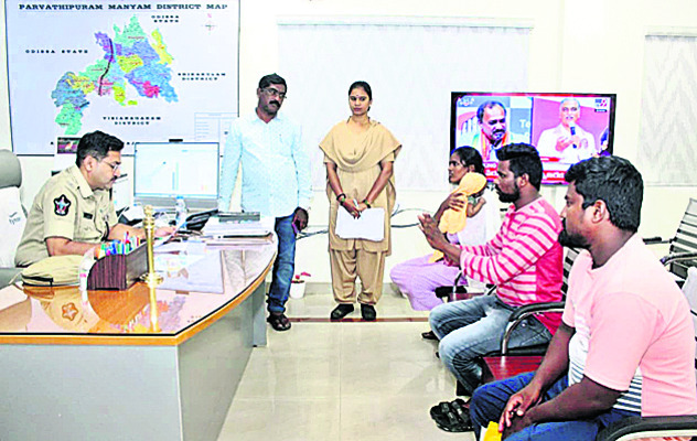 వినతులకు పరిష్కారం చూపండి3