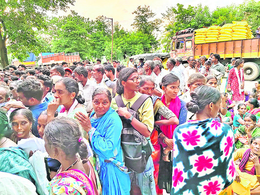 యూరియా వెతలు1