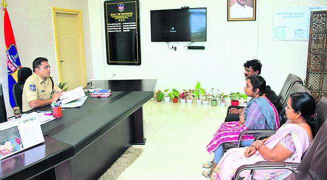 గ్రీవెన్స్‌ డేకు 23 ఫిర్యాదులు1