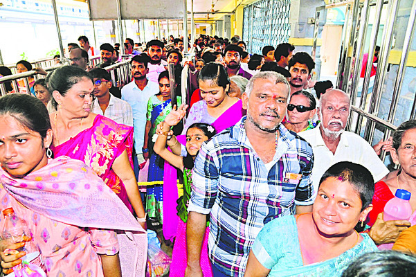 దుర్గగుడిలో ప్రత్యేక పూజలు1