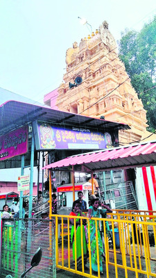 పైడితల్లి ఆలయంలో సమస్యల కొలువు 1