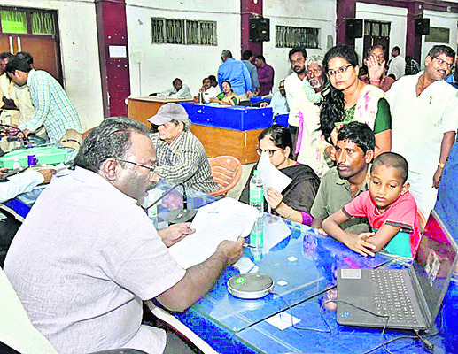 గడువు దాటక ముందే పరిష్కరించాలి1
