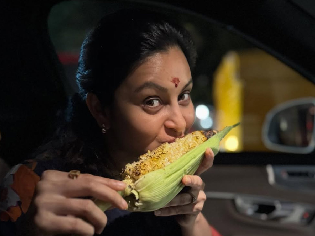 Actress Abhinaya Remembering August Moments Photos9