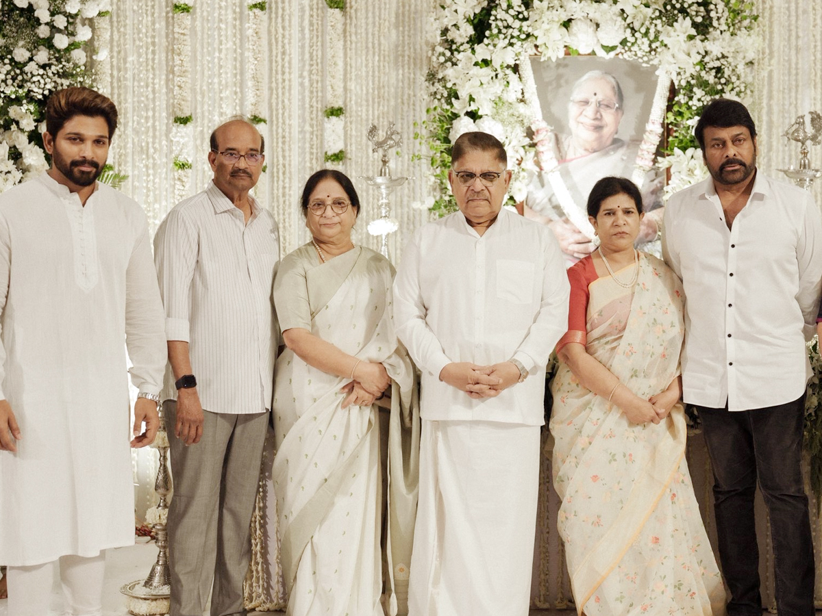 Chiru, Ram Charan and others attends to allu kanakaratnamma peddakarma(photos)1