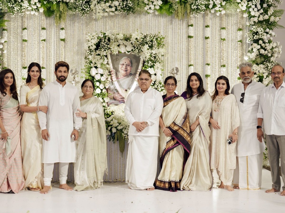 Chiru, Ram Charan and others attends to allu kanakaratnamma peddakarma(photos)4