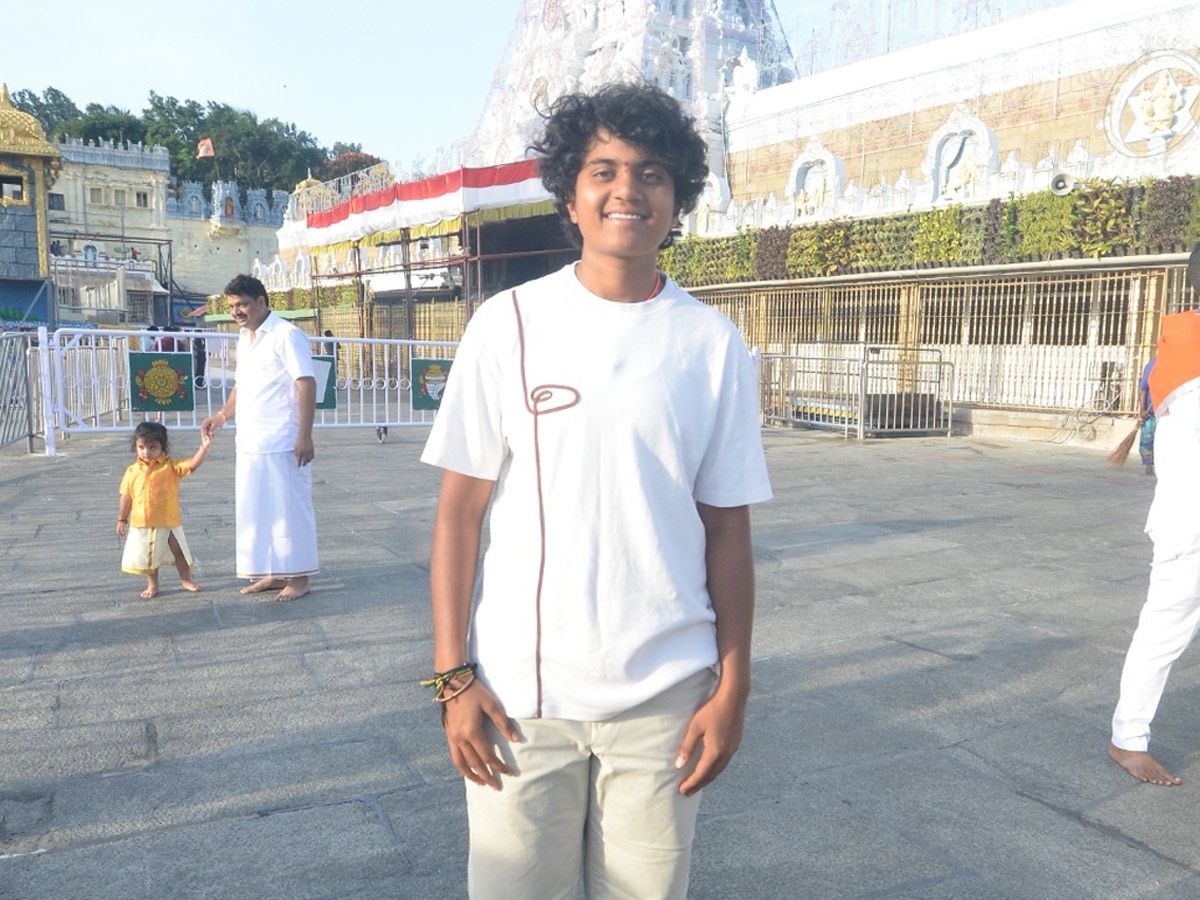 Indian Women's Cricket Team Player Sri Charani Visited Tirumala Sri Vari Temple Photos4