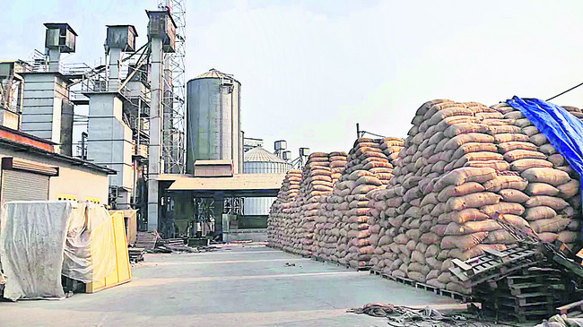 మిల్లుల్లో ధాన్యం ఉందా?1