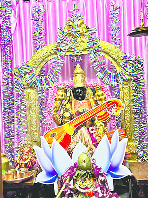 నోట్ల పెళపెళ.. లక్ష్మీ కళకళ! 1