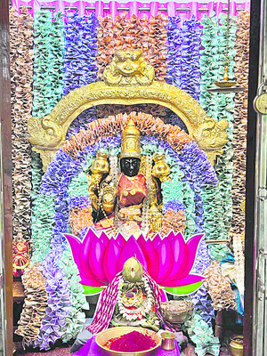 నోట్ల పెళపెళ.. లక్ష్మీ కళకళ! 2