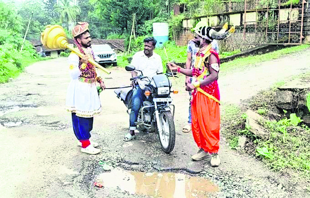 హస్తం ఎమ్మెల్యేపై  లోకాయుక్త దాడులు
1