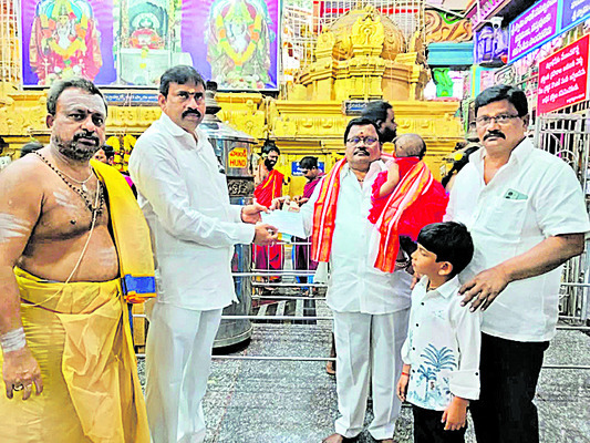 దేవస్థానం అభివృద్ధికి రూ.50 వేలు విరాళం  1