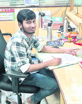 శ్రమించారు.. సాధించారు 1