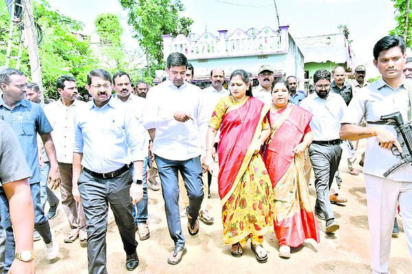 పారాది కాజ్‌వేపై వరద నీరు 2