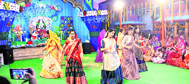 కనుల పండువగా దాండియా, జాగరణ1