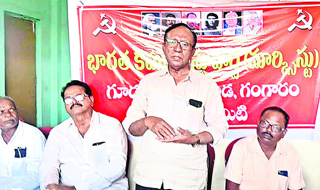 మక్కలతో మార్కెట్‌ కళకళ
1
