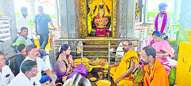 బగలాముఖీ శక్తిపీఠంలో పూజలు
1