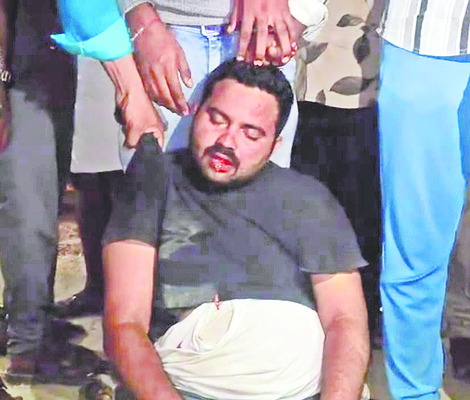 మద్యం మత్తులో కారుతో హల్‌చల్‌ 1