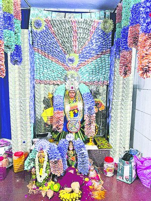 నోట్ల పెళపెళ.. లక్ష్మీ కళకళ! 3