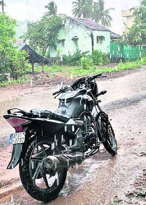 కొట్టుకుపోయిన వంతెన.. నిలిచిన రాకపోకలు 2