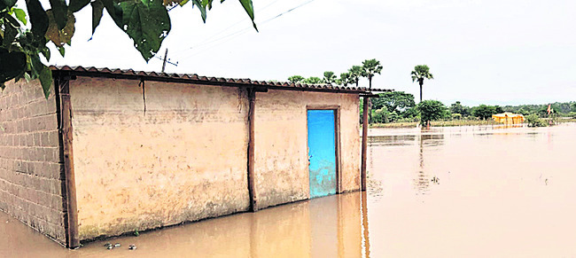ఇళ్లల్లోకి నీళ్లు3