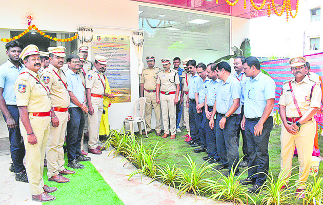 బాసరలో పూజలు చేసిన  కాంగ్రెస్‌ నేతలు1