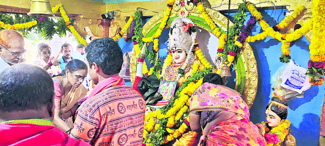 తీరంలో మృతదేహం 
1