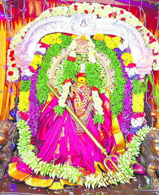 మహాగౌరిగా అమ్మవారు1