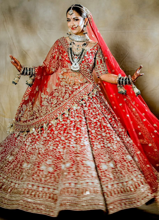 Tollywood actress Avika Gor shares wedding photos (Photos)9